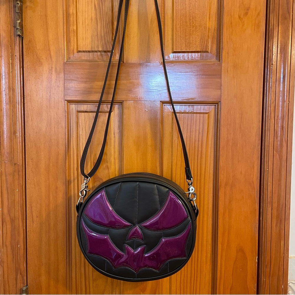NEW LOVE PAIN STITCHES HANDCRAFTED BLACK IRIDESCENT BAT MOUTH PUMPKIN BAG Purse - Picture 11 of 16